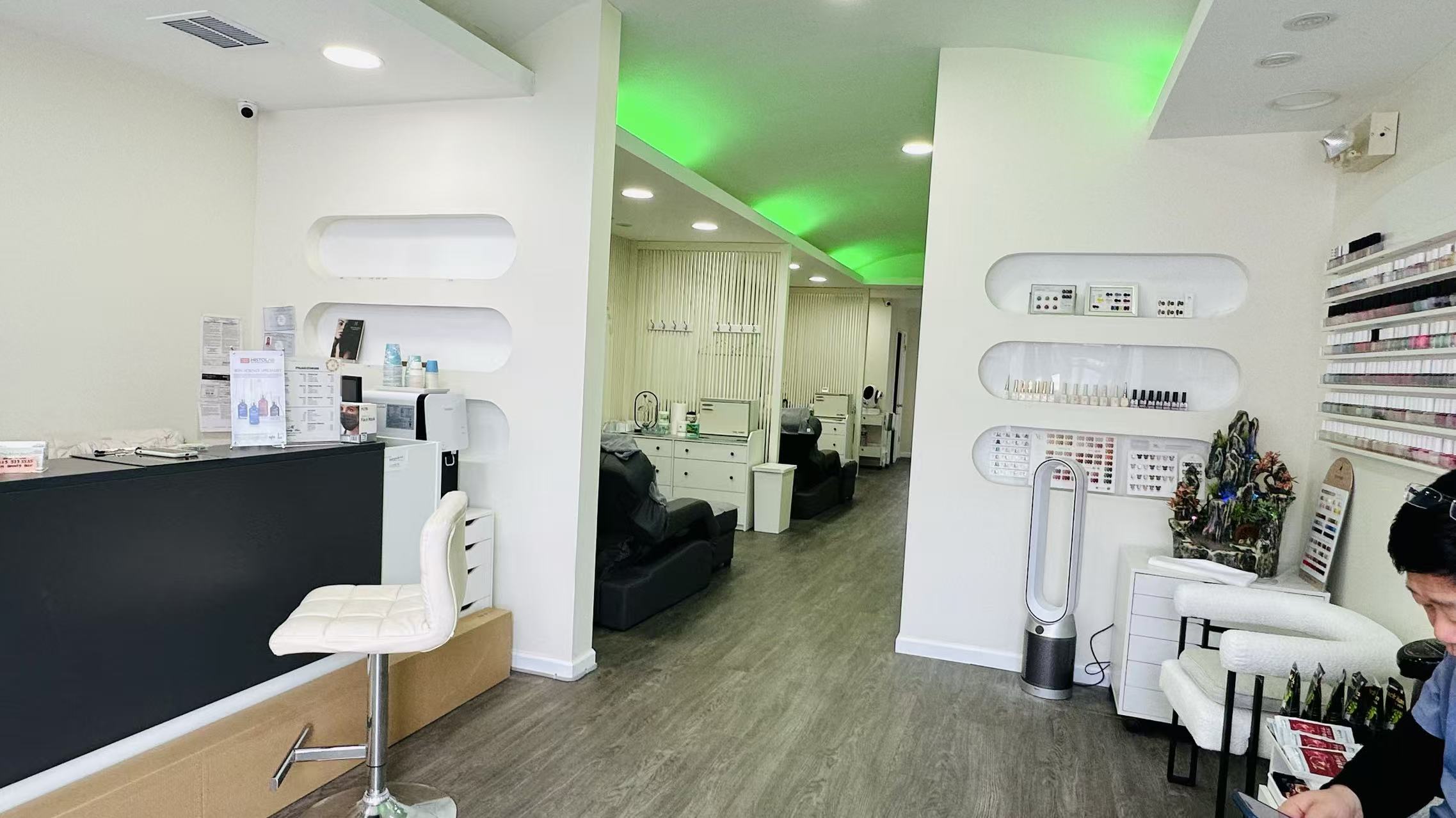 Calm Aura Spa gallery image